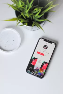 The Impact of Social Media on Relationships: How to Maintain Connection in the Digital Age