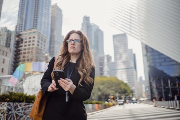 Navigating Conflicting Resume Critiques: Whose Perspective Should You Prioritize?