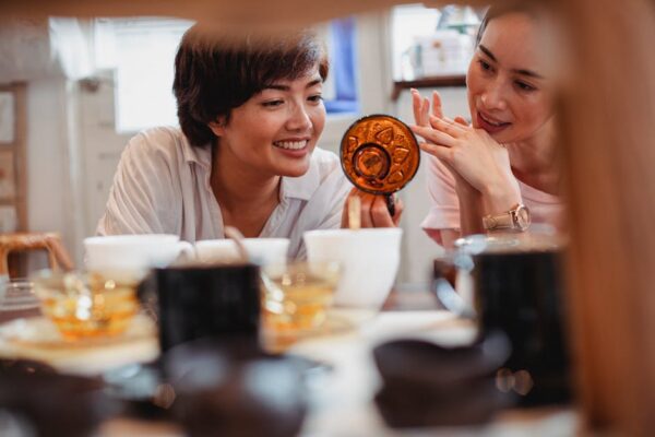 Strategies for Diffusing Aggressive Customers in Retail Settings