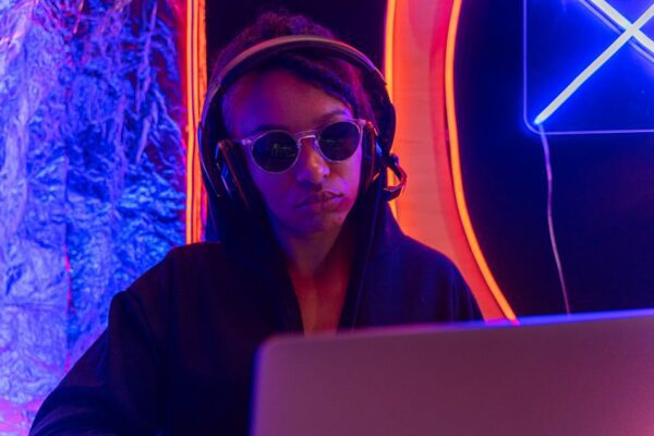 Harnessing Storytelling to Communicate Cybersecurity Concepts Effectively