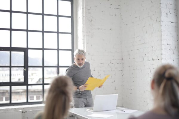 Cultivating Future Leaders: A Mid-Career IT Professional’s Guide to Mentoring Junior Team Members