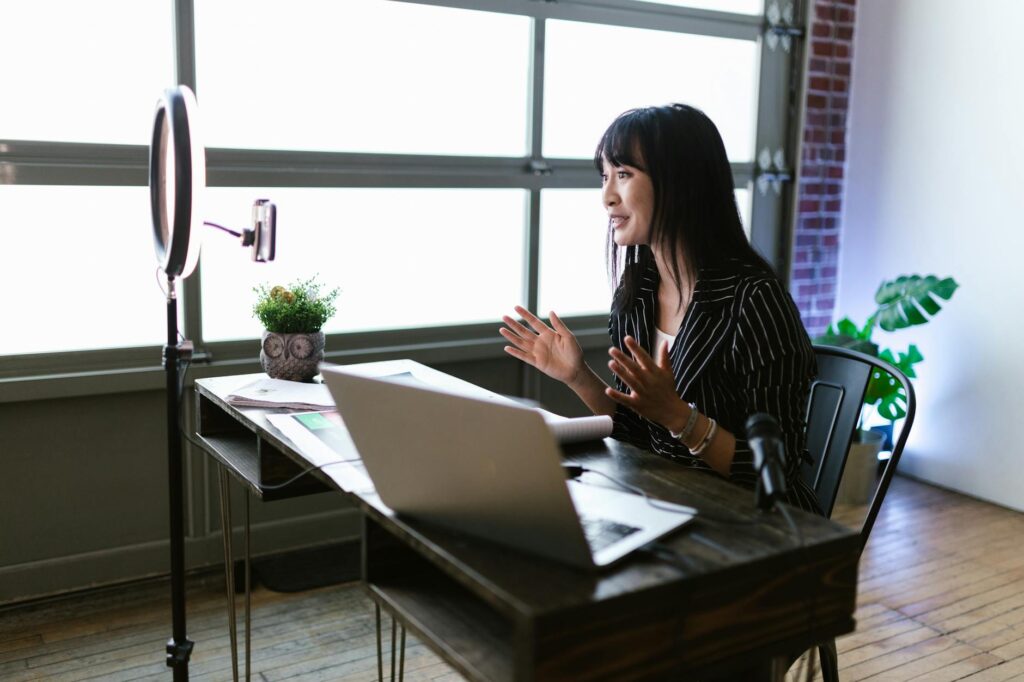 Communicating with Your Audience During Influencer Delays