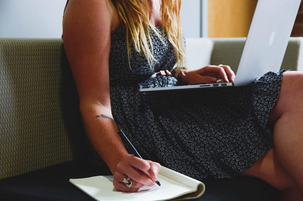Comparing Rates: Freelance vs. In-House Food Scientists