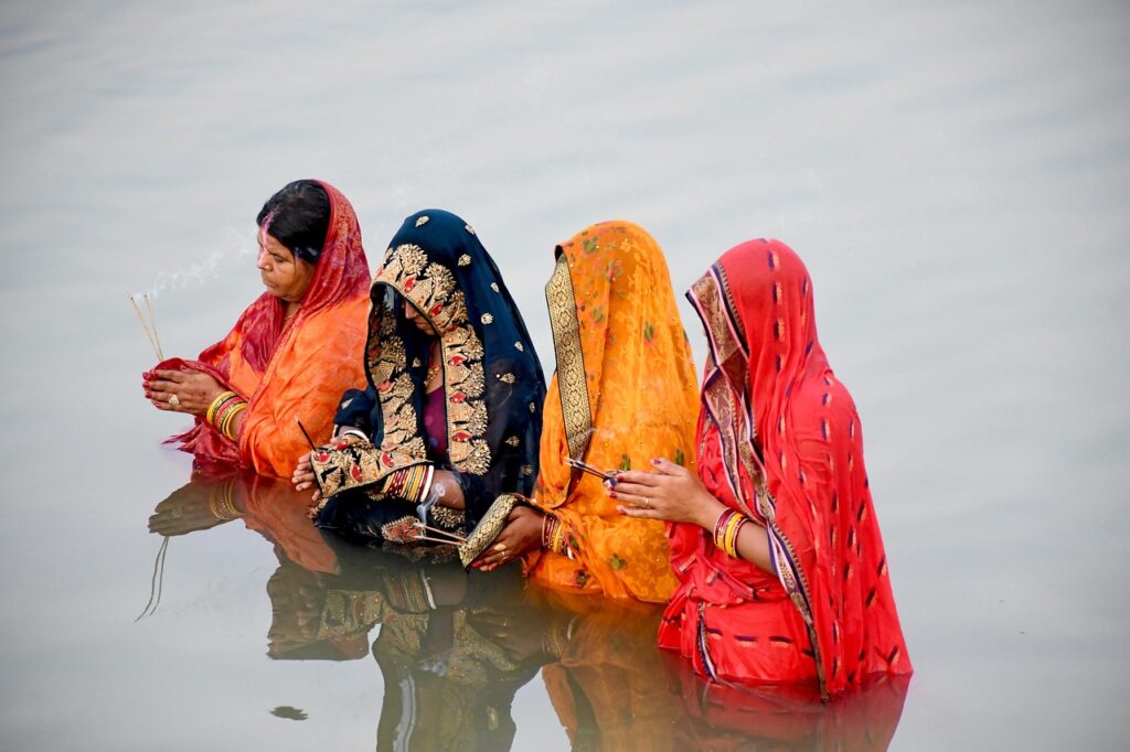 Cultural Sensitivity: Understanding Local Customs to Strengthen Bonds Cultural Sensitivity: Understanding Local Customs to Strengthen Bonds