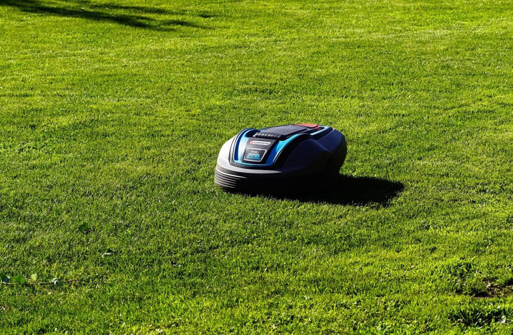 Robotic Mowers: The Future of Greenskeeping Meets Classic Techniques Robotic Mowers: The Future of Greenskeeping Meets Classic Techniques