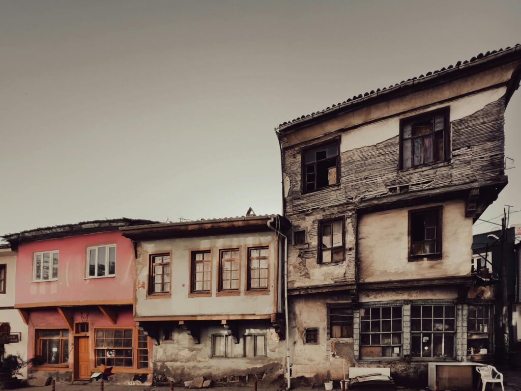 Building Trust Between Permanent and Temporary Employees