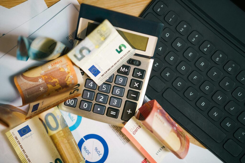 Utilizing Data Analytics for Real Estate Investment Decisions Utilizing Data Analytics for Real Estate Investment Decisions