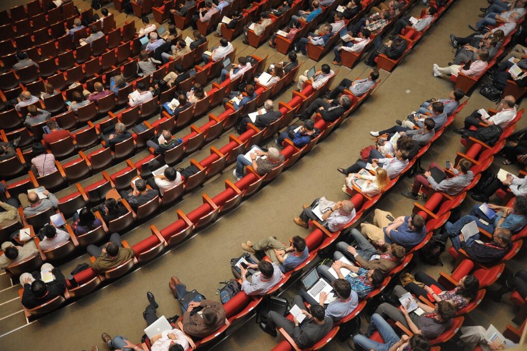 Strategies To Maintain Audience Attention During Long Presentations