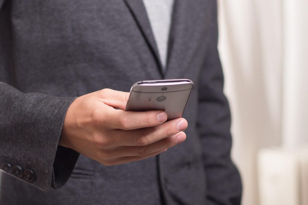 Emerging Job Roles in Mobile Communications Driven by Cloud Technology Emerging Job Roles in Mobile Communications Driven by Cloud Technology