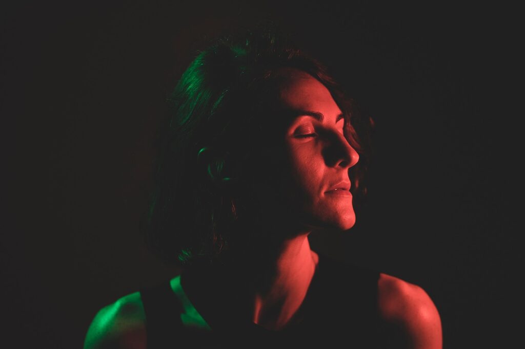 The Role Of Lighting In Model Posing Techniques