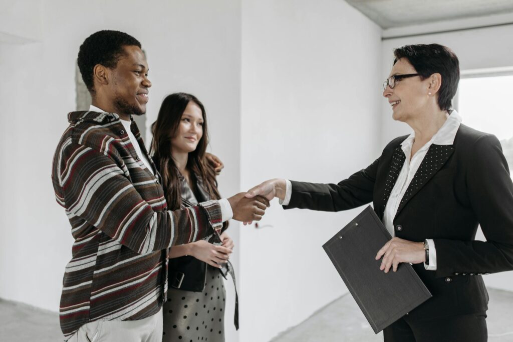 Building Rapport: The Importance of Relationships in Negotiations Building Rapport: The Importance of Relationships in Negotiations
