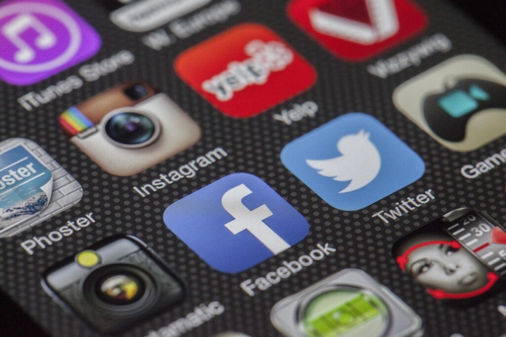 Leveraging Social Media for Career Growth in Mobile Tech Leveraging Social Media for Career Growth in Mobile Tech