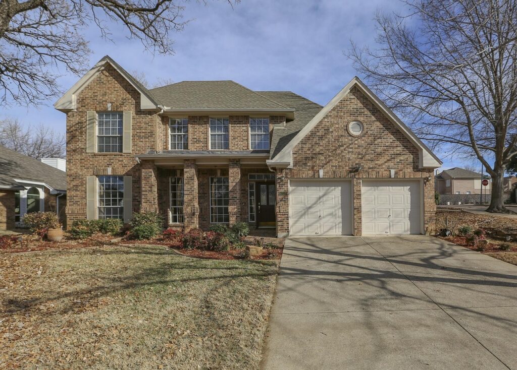 Maintaining Property Curb Appeal During Delays