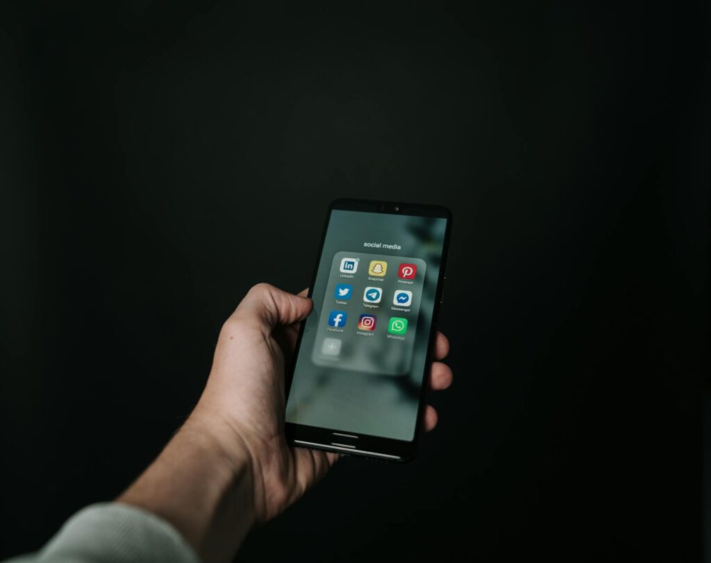 Integrating Social Media with CRM Tools Integrating Social Media with CRM Tools