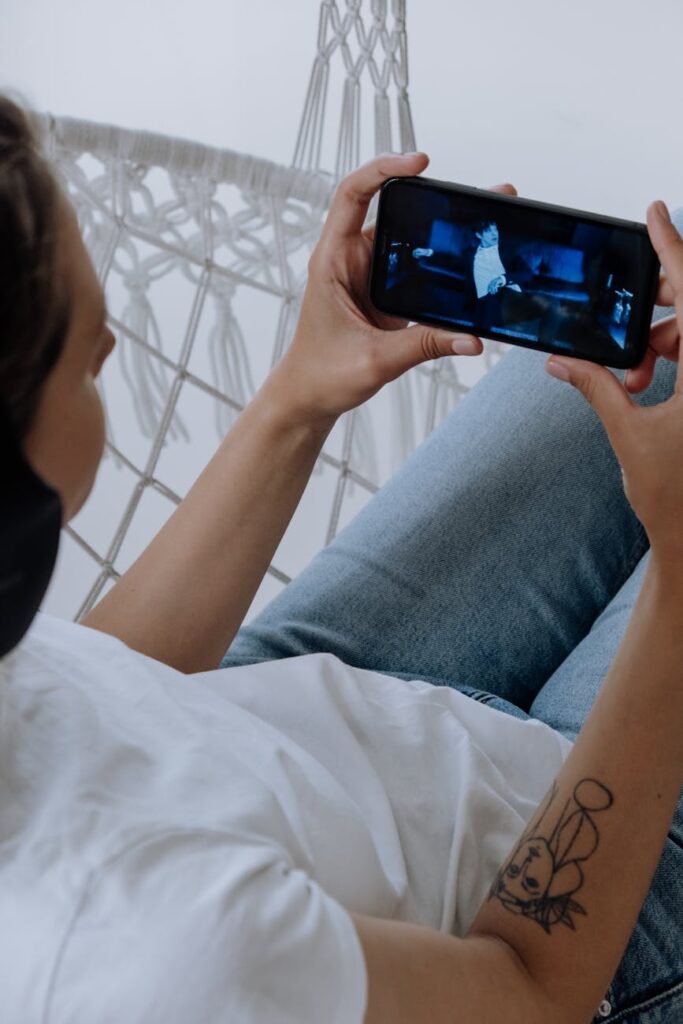 Creative Alternatives to Unlicensed Video Clips Creative Alternatives to Unlicensed Video Clips