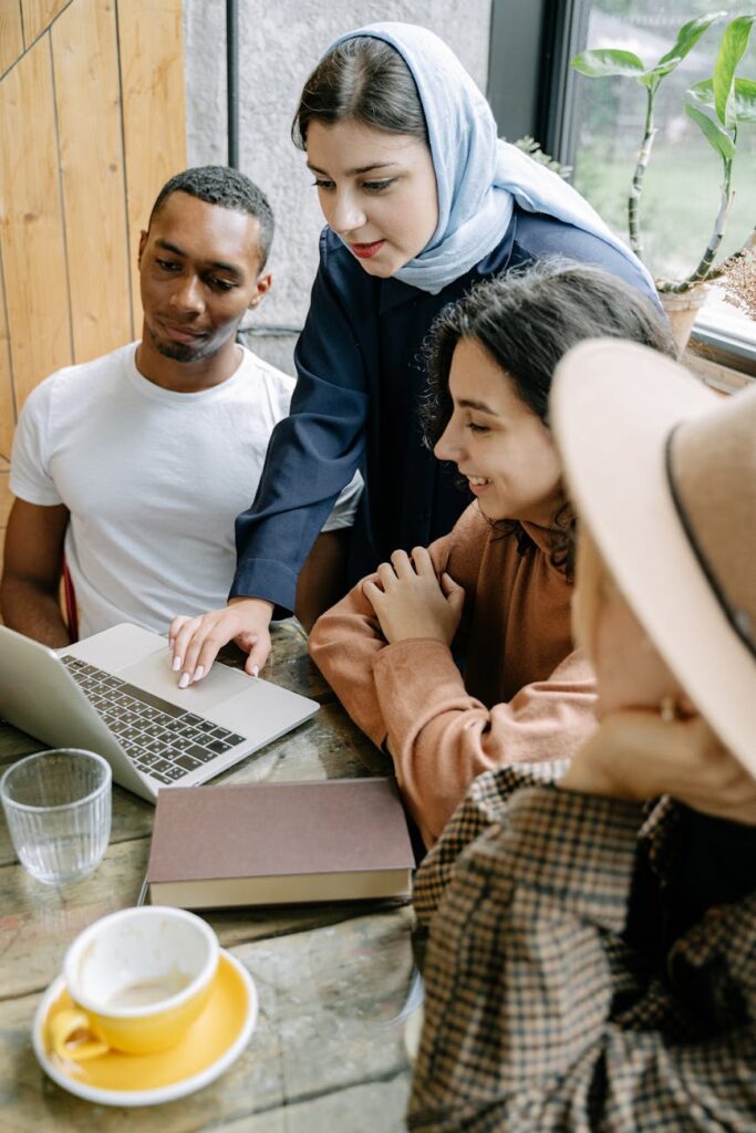 Communicating Effectively in Group Settings Communicating Effectively in Group Settings