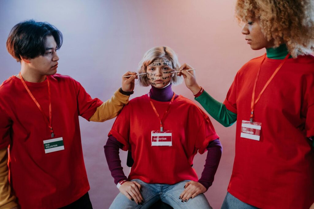 How Volunteering Fosters Creative Expression