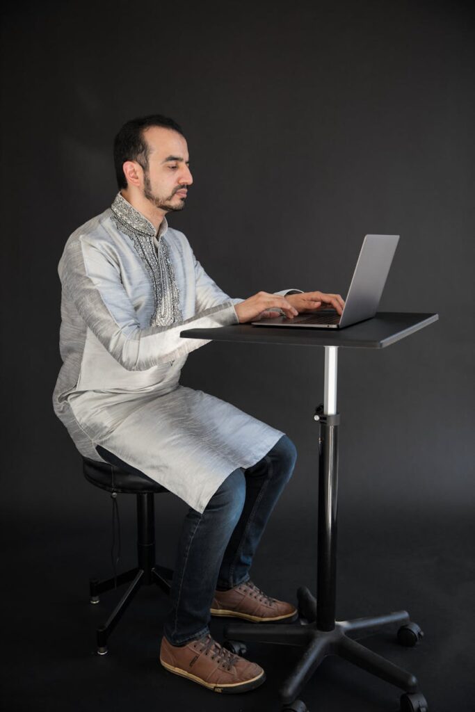 Navigating Career Pathways in Cloud Computing Industries