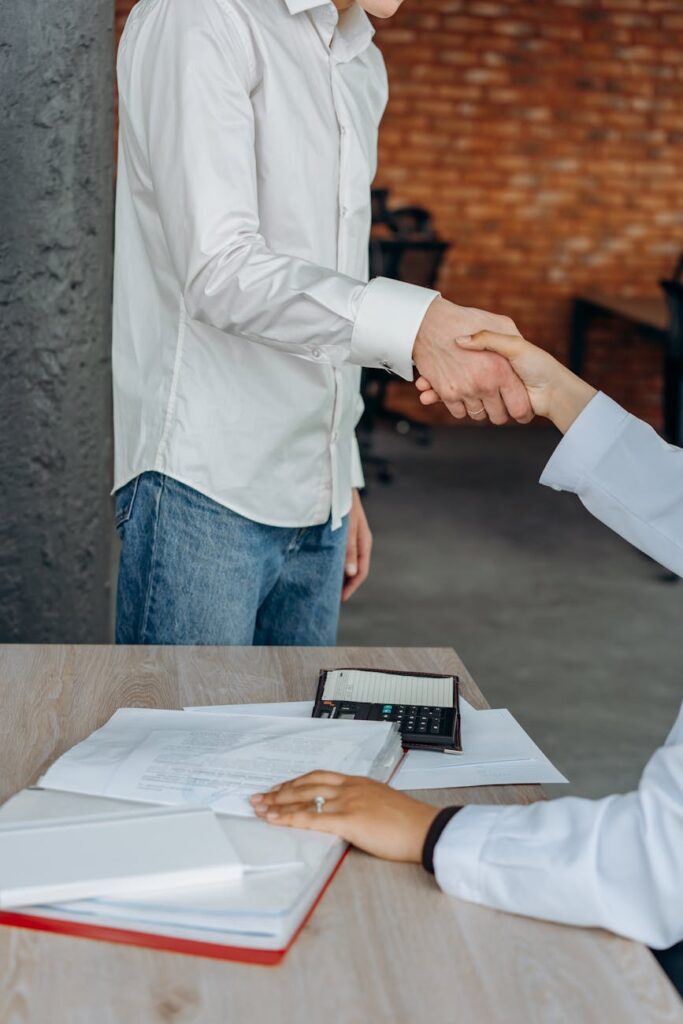 Networking Etiquette: Dos and Don'ts for Mid-Career Professionals Networking Etiquette: Dos and Don'ts for Mid-Career Professionals