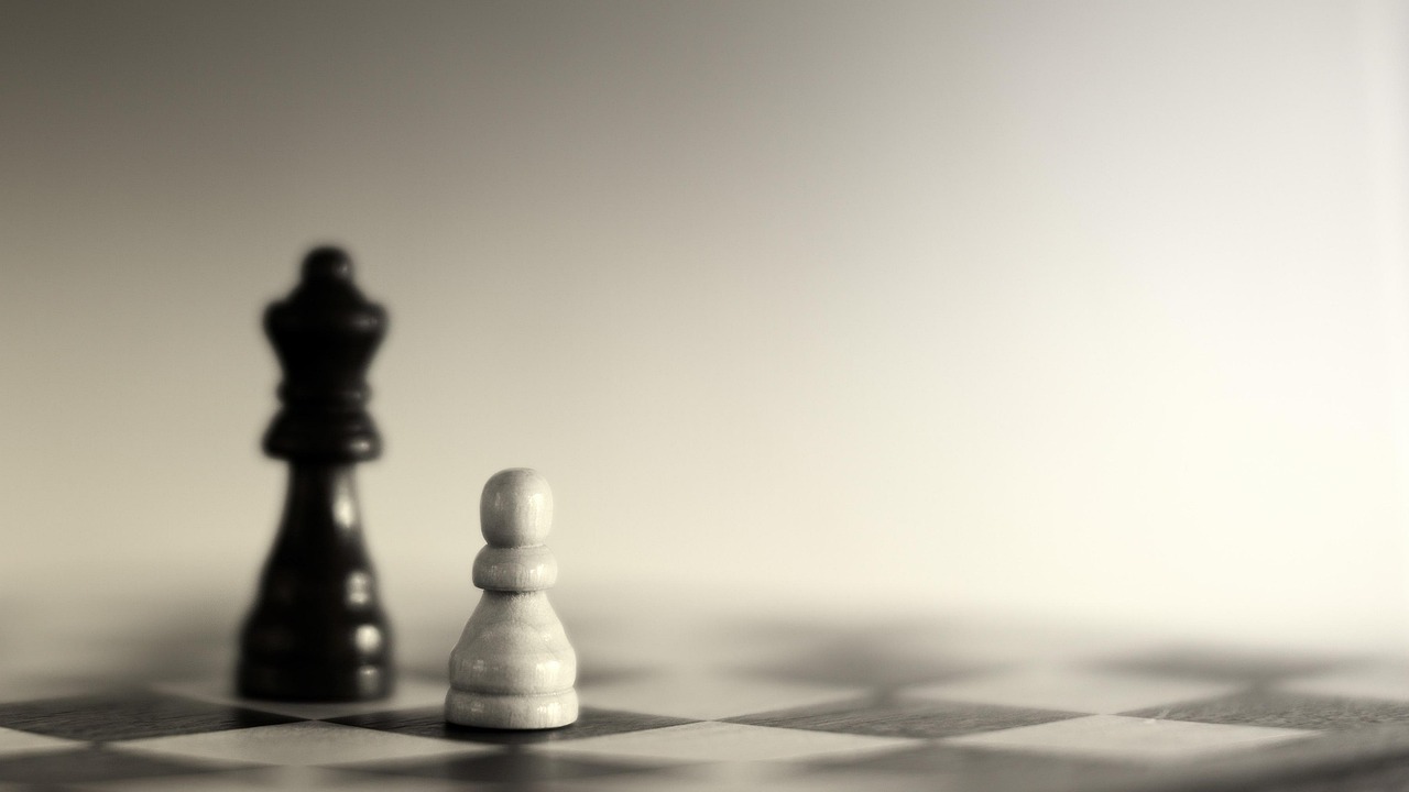 Navigating Team Conflicts: Keeping Decision-Making on Course in Critical Phases