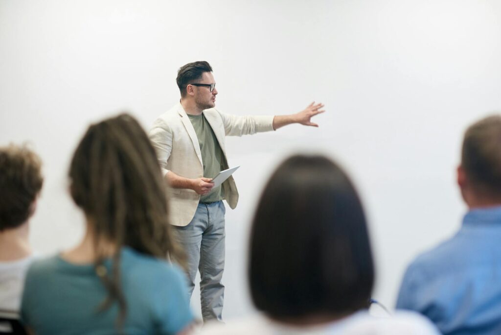 Real-Time Updates: Keeping Your Audience Engaged During the Event