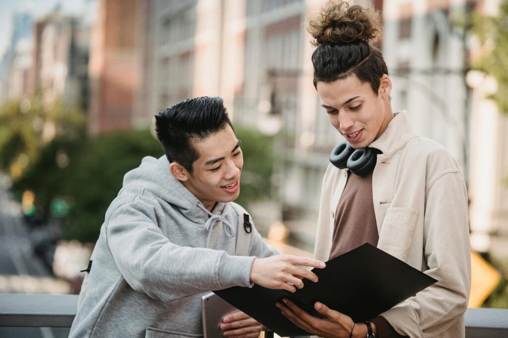 Nonverbal Cues: How to Read Your Colleagues Nonverbal Cues: How to Read Your Colleagues