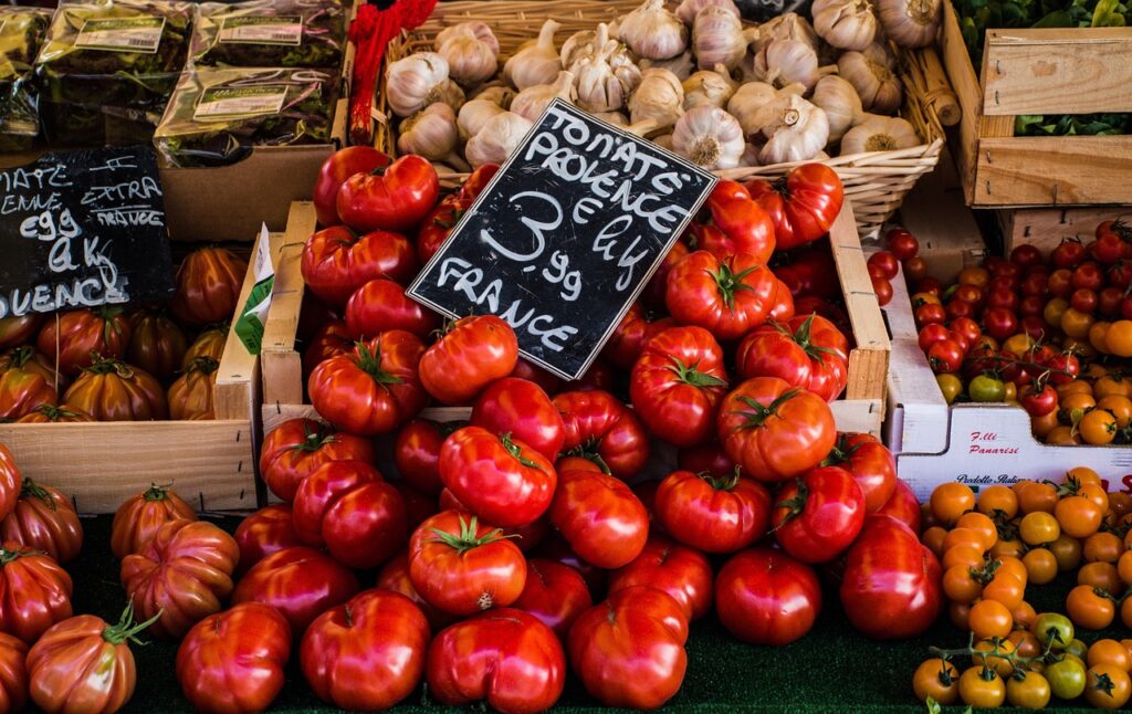 The Role of Local Sourcing in Reducing Food Production Costs The Role of Local Sourcing in Reducing Food Production Costs