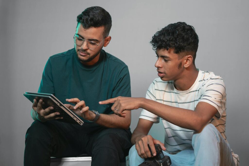 Collaborative Feedback: Involving Peers for Support
