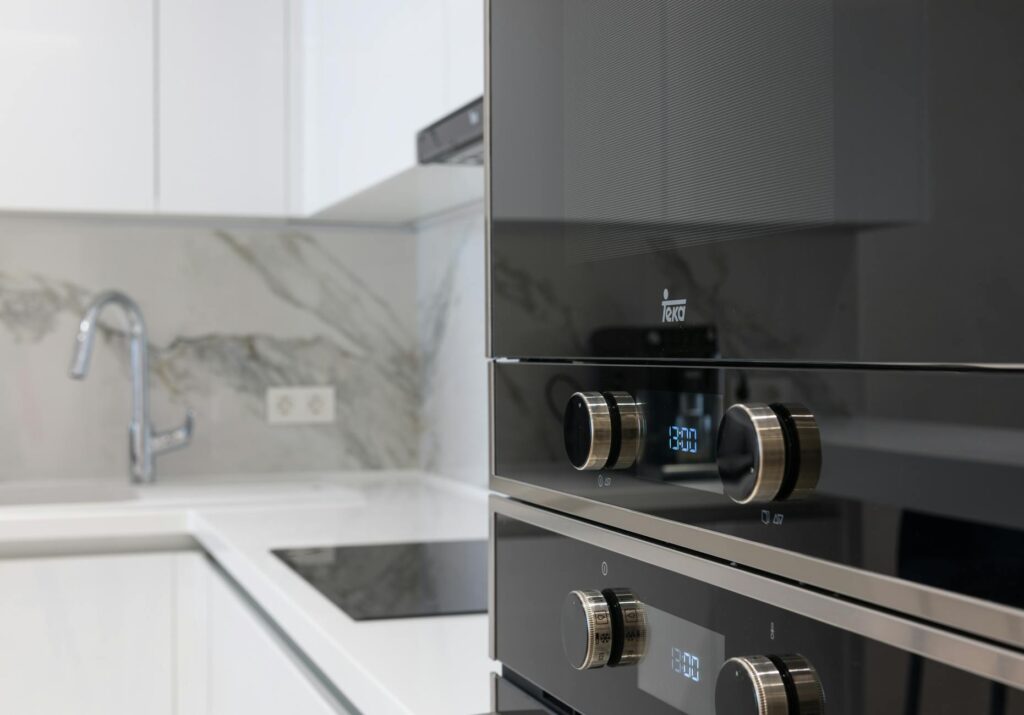 Highlighting Benefits of New Kitchen Technology Highlighting Benefits of New Kitchen Technology