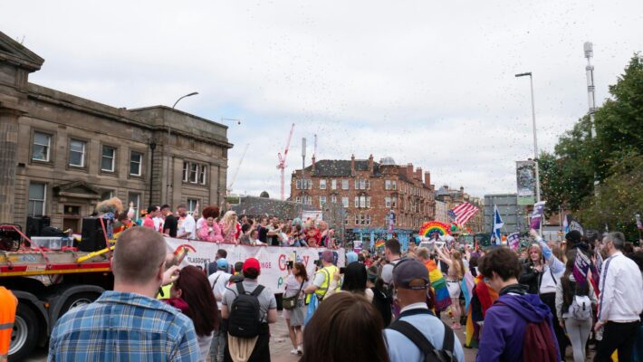 How to Address An Employee Defensive About Their Performance: Expert Tips for Handling the Conversation