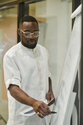 How to Effectively Resolve Conflicts Between HR Team Members