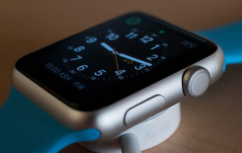Performance and Speed: Apple Watch vs Google Wear OS