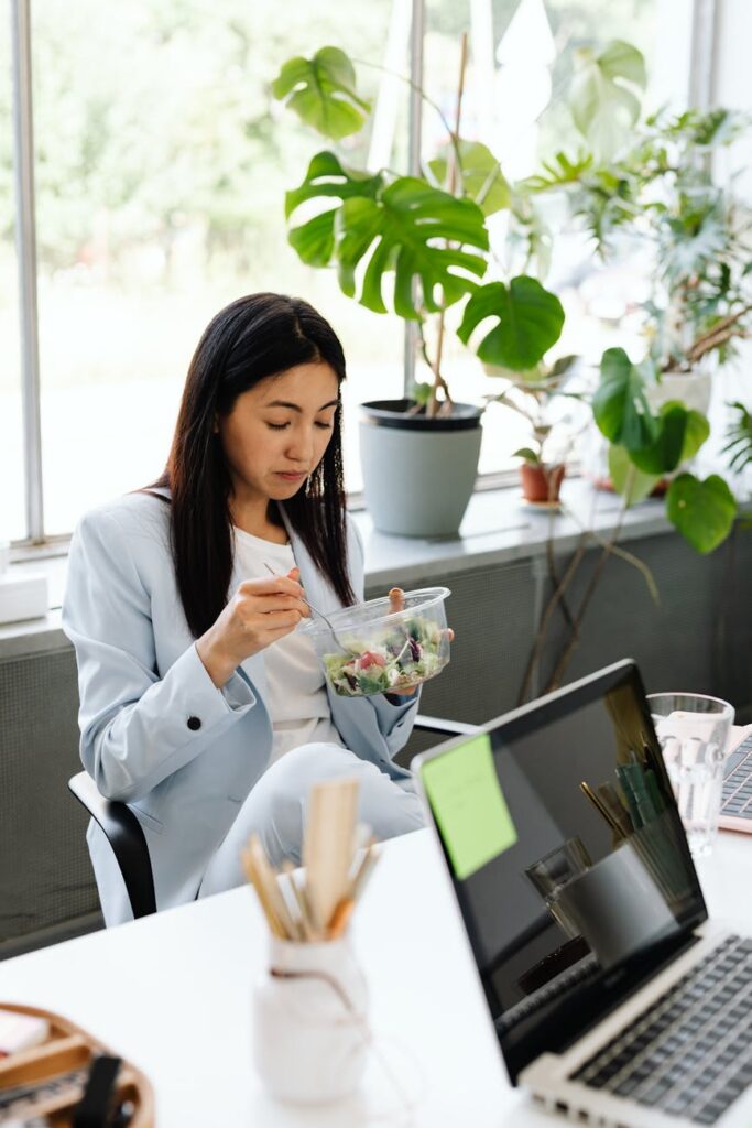 Mindful Eating: A Key Component of Effective Employee Wellness Programs Mindful Eating: A Key Component of Effective Employee Wellness Programs